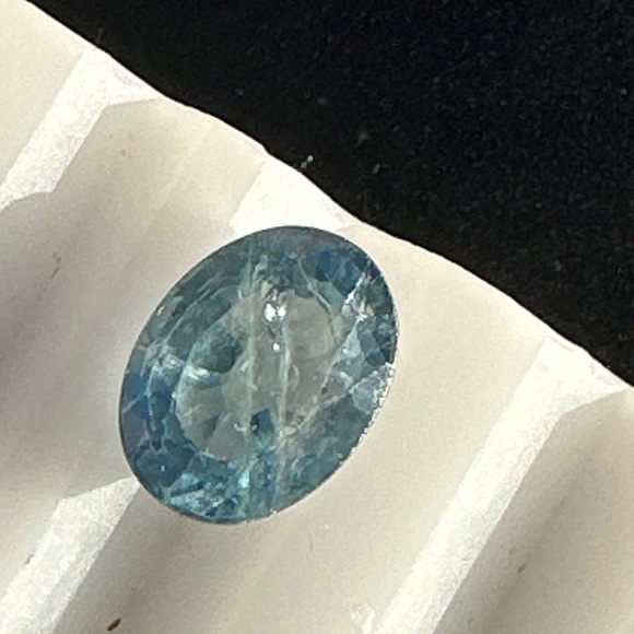 Top colour 1.95 carat natural sapphire gemstone heated - Picture 9 of 17